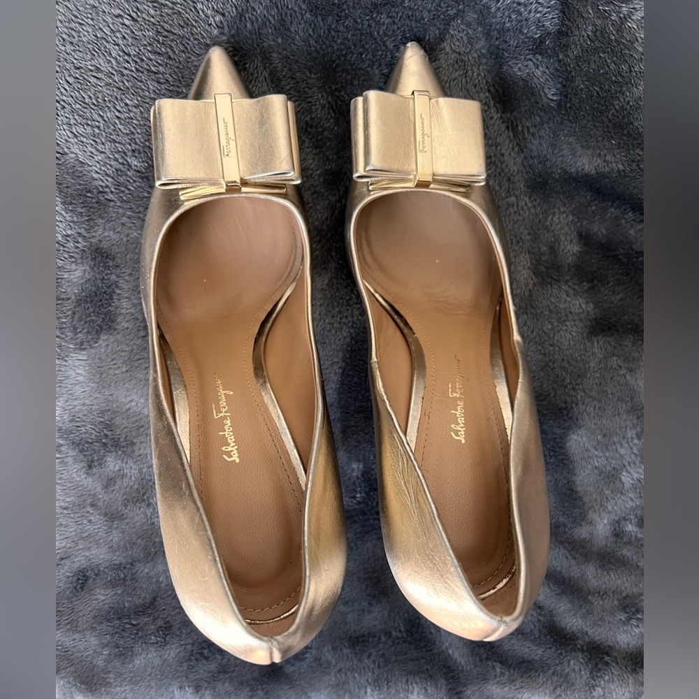 Salvatore Ferragamo Gold Flats Classic Design